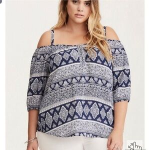 3/$22🩶 Torrid PAISLEY PRINT Challis Cold Shoulder Top Shirt Plus Size 1 1X 14 16